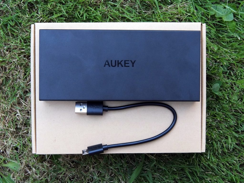 Batterie Aukey PB-T3 Quickcharge 16000mAh contenu